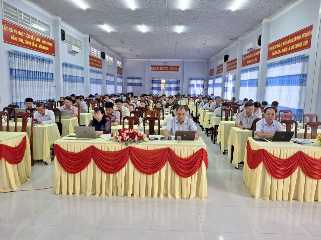  Trường Long Hòa tổ chức Hội nghị thông báo kết quả Hội nghị Trung ương 14 (khóa XIII)