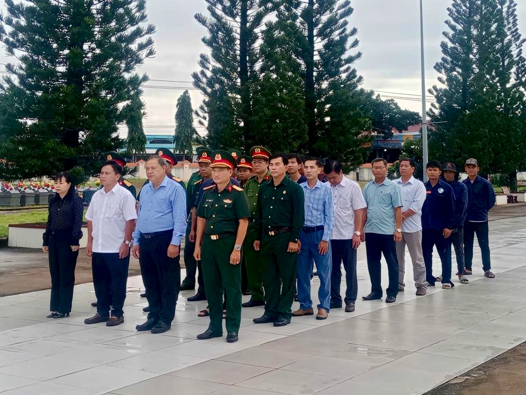 Ban Chỉ đạo 515 tỉnh Vĩnh Long tổ chức lấy mẫu và bàn giao hài cốt liệt sĩ tại Nghĩa trang liệt sĩ Duyên Hải