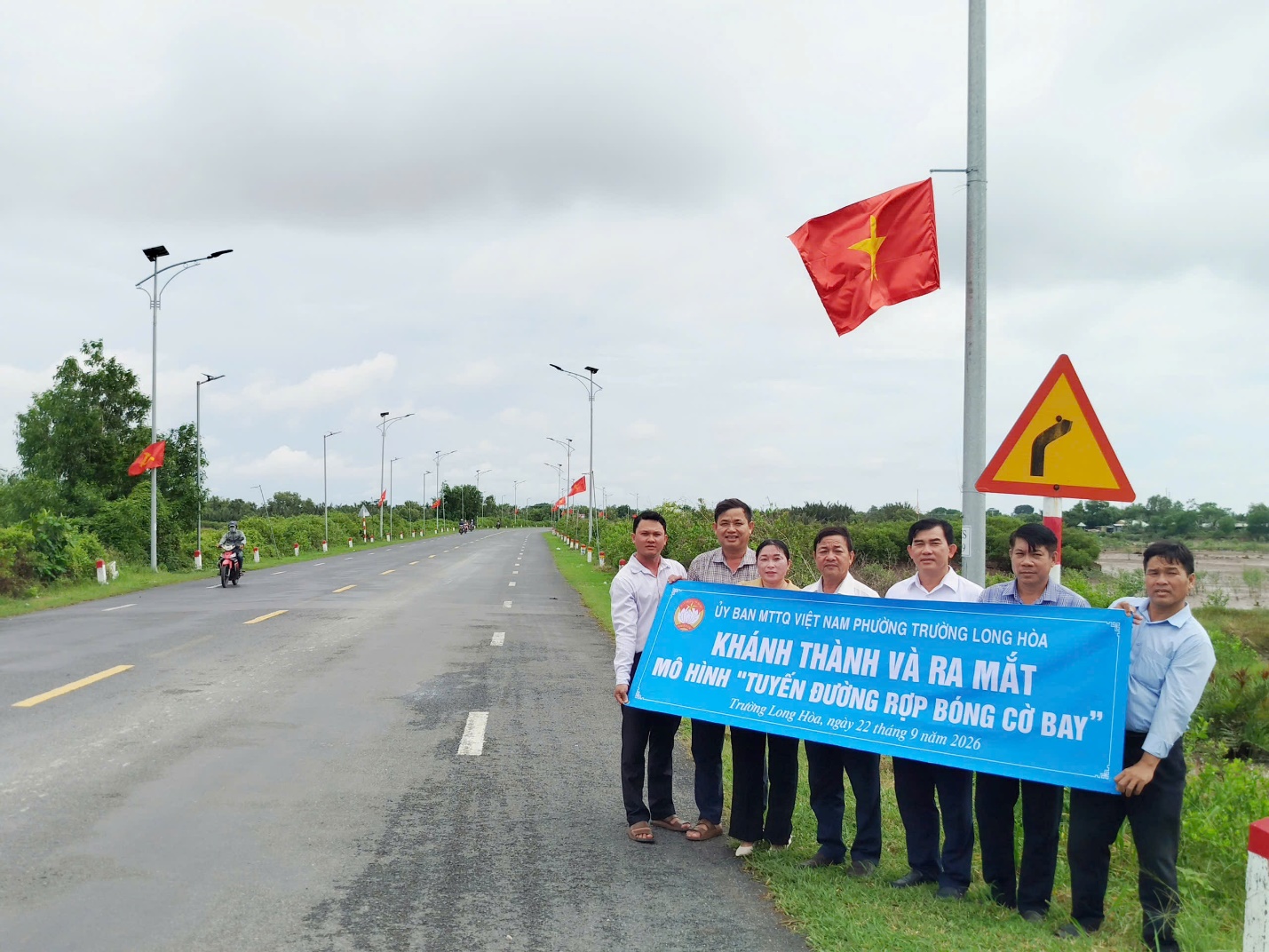PHƯỜNG TRƯỜNG LONG HÒA KHÁNH THÀNH VÀ RA MẮT MÔ HÌNH “TUYẾN ĐƯỜNG RỢP BÓNG CỜ BAY”