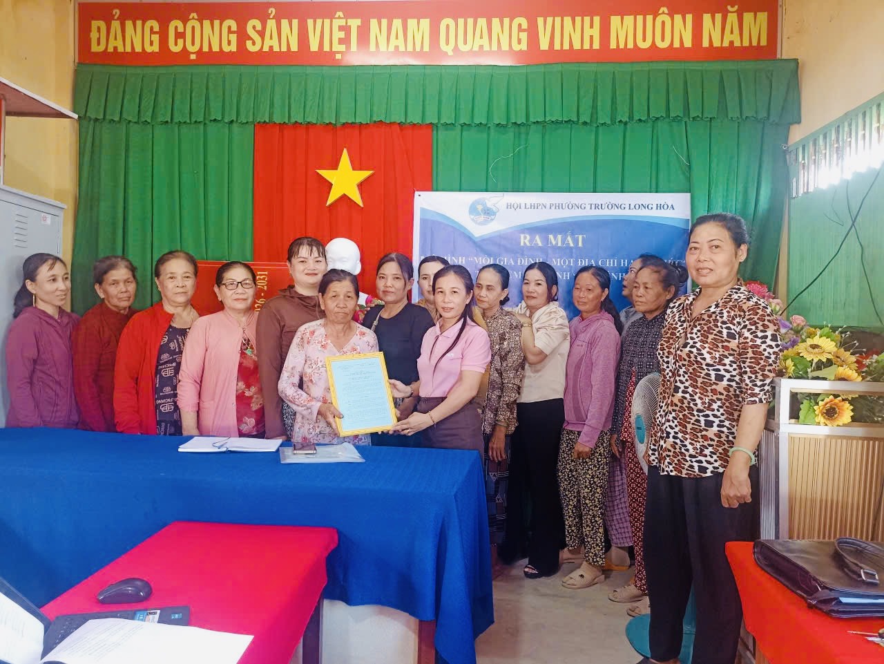 HỘI LIÊN HIỆP PHỤ NỮ PHƯỜNG TRƯỜNG LONG HÒA RA MẮT MÔ HÌNH “MỖI GIA ĐÌNH - MỘT ĐỊA CHỈ HẠNH PHÚC” GẮN VỚI THÍ ĐIỂM MÔ HÌNH “GIA ĐÌNH SỐ”