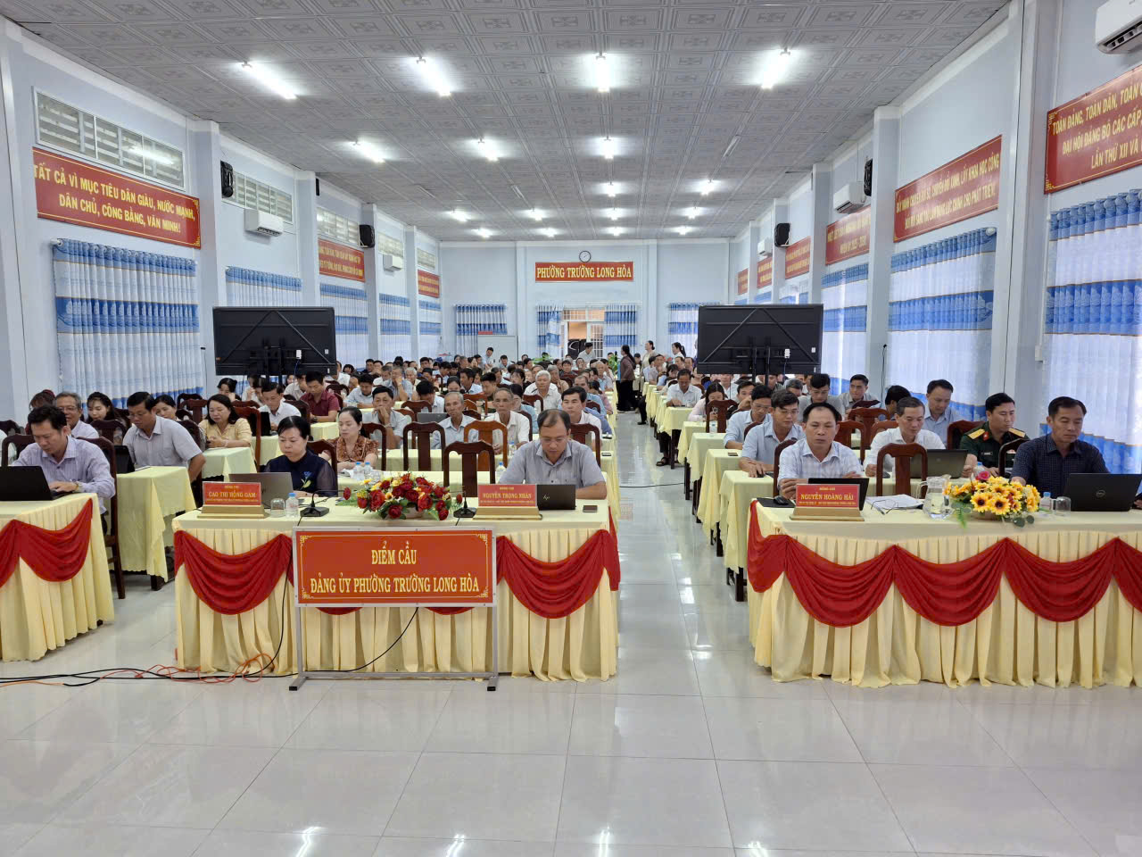 Ủy ban nhân dân phường Trường Long Hòa tổ chức đường truyền trực tuyến hội nghị toàn quốc triển khai công tác bầu cử đại biểu Quốc hội và đại biểu Hội đồng nhân dân các cấp nhiệm kỳ 2026 - 2031